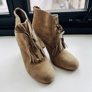 KAREN MILLEN Tan Suede block heel ankle boots. tassel detail. Size US 10